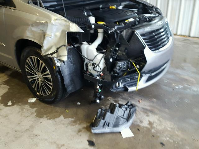 2C4RC1HG7ER188566 - 2014 CHRYSLER TOWN & COU GRAY photo 9