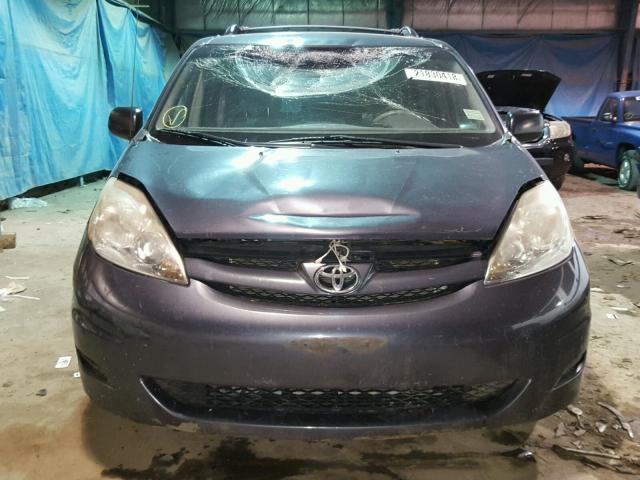 5TDZK23CX7S066467 - 2007 TOYOTA SIENNA CE GRAY photo 9