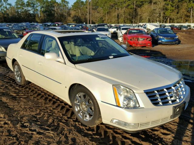 1G6KD57YX8U119817 - 2008 CADILLAC DTS WHITE photo 1