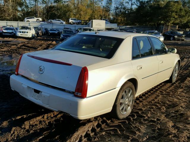 1G6KD57YX8U119817 - 2008 CADILLAC DTS WHITE photo 4