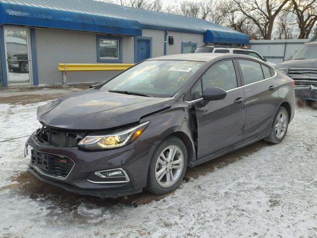 1G1BE5SMXH7223052 - 2017 CHEVROLET CRUZE LT GRAY photo 2