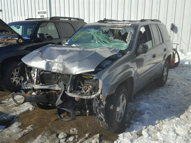 1GNDT13S962236002 - 2006 CHEVROLET TRAILBLAZE SILVER photo 2