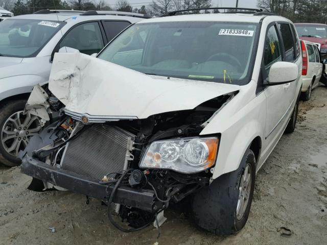 2A4RR5D12AR198904 - 2010 CHRYSLER TOWN & COU WHITE photo 2