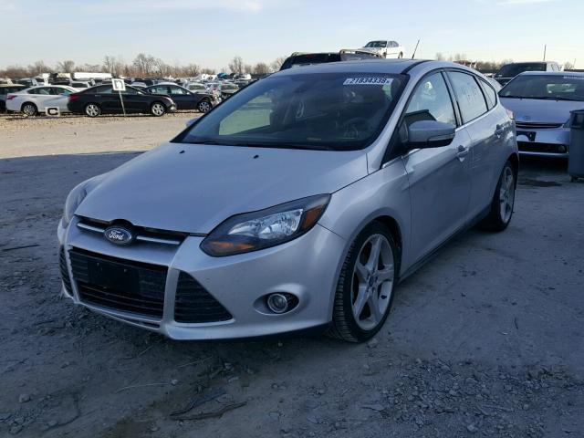 1FAHP3N24CL108365 - 2012 FORD FOCUS TITA SILVER photo 2