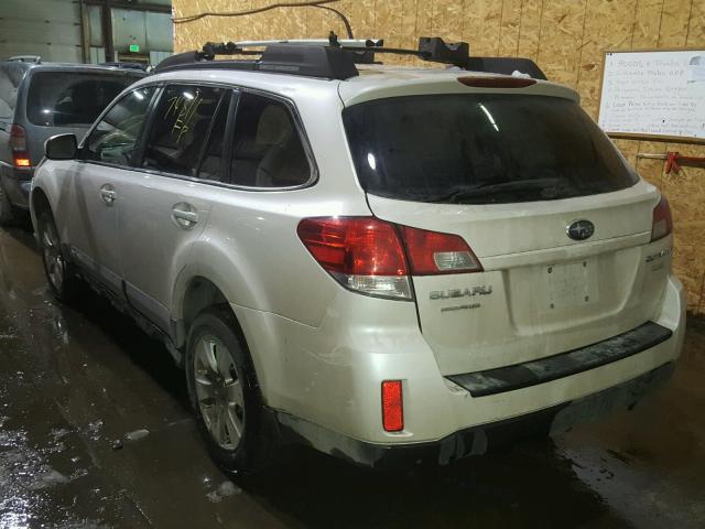 4S4BRBCC8B3356435 - 2011 SUBARU OUTBACK 2. WHITE photo 3