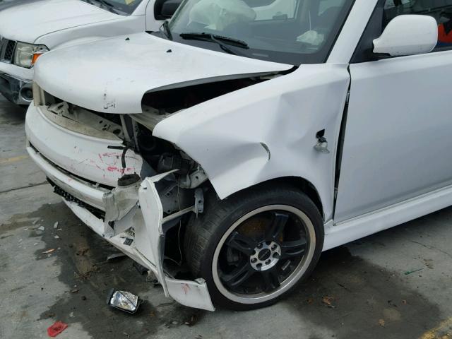 JTLKT324754001779 - 2005 TOYOTA SCION XB WHITE photo 9