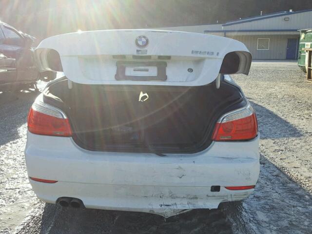 WBANV1C5XAC443001 - 2010 BMW 528 XI WHITE photo 9