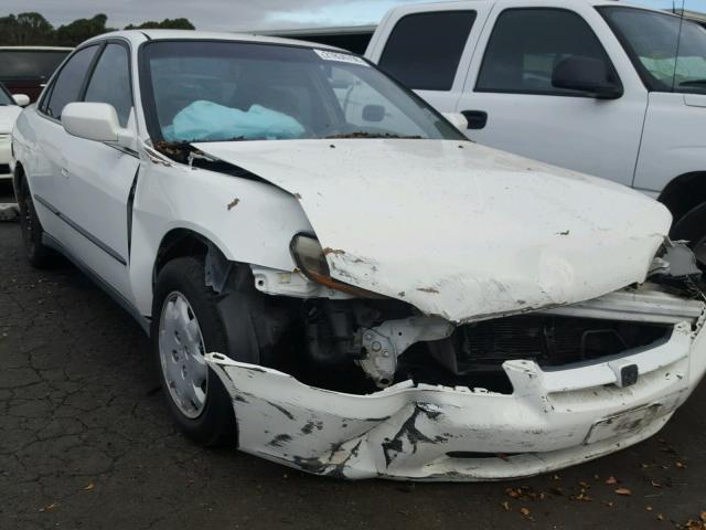 3HGCG6650YG705257 - 2000 HONDA ACCORD LX WHITE photo 1