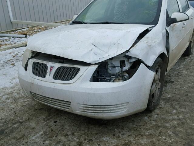 1G2AS55H197279882 - 2009 PONTIAC G5 SE WHITE photo 9