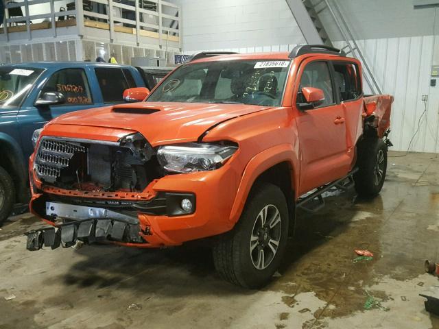 3TMCZ5AN3HM062012 - 2017 TOYOTA TACOMA DOU ORANGE photo 2