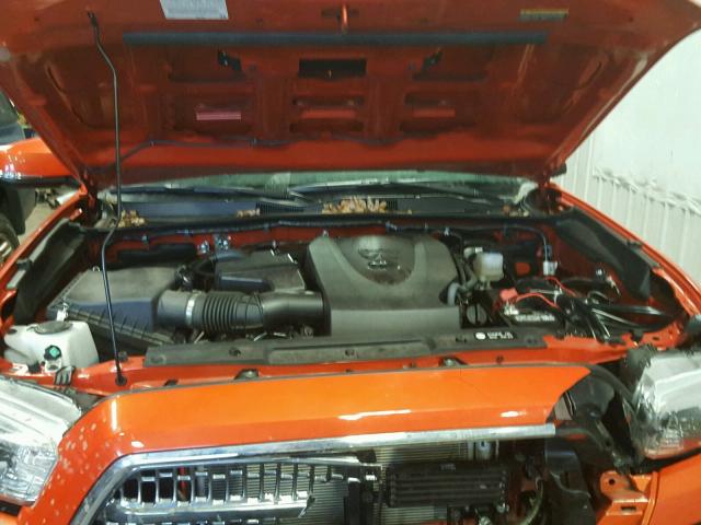 3TMCZ5AN3HM062012 - 2017 TOYOTA TACOMA DOU ORANGE photo 7