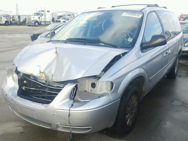 2C4GP44R75R589927 - 2005 CHRYSLER TOWN & COU SILVER photo 2