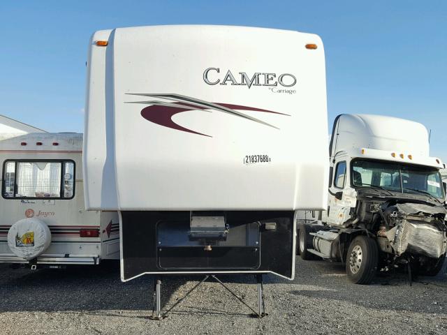 16F62E4R4B1A11982 - 2011 CAMP 5TH WHEEL WHITE photo 2