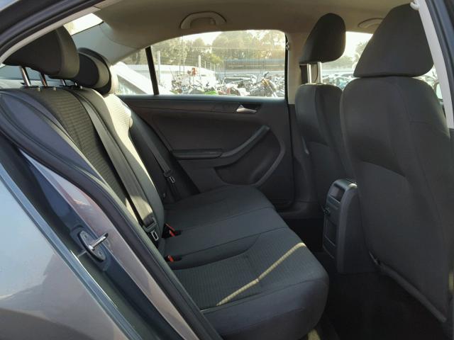 3VW2K7AJ1FM409257 - 2015 VOLKSWAGEN JETTA BASE ნაცრისფერი ფოტო 6