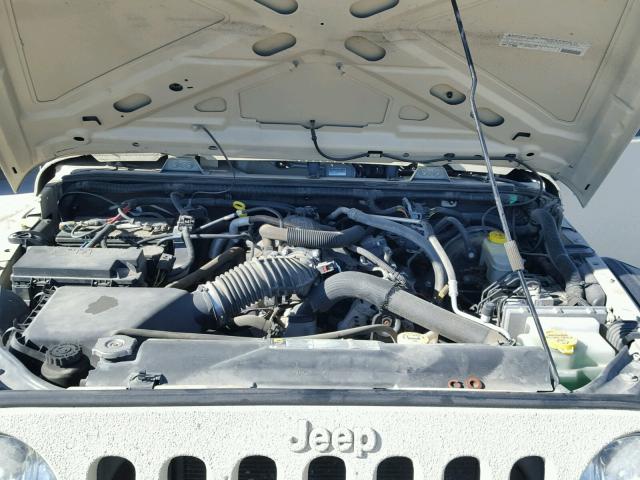 1J4BA3H17BL559772 - 2011 JEEP WRANGLER U CREAM photo 7