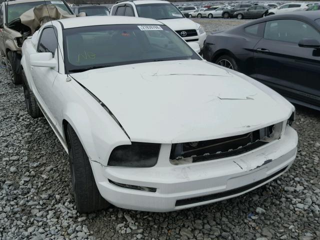 1ZVFT80N375239144 - 2007 FORD MUSTANG WHITE photo 1