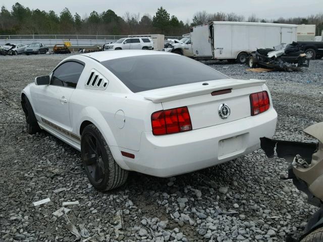 1ZVFT80N375239144 - 2007 FORD MUSTANG WHITE photo 3