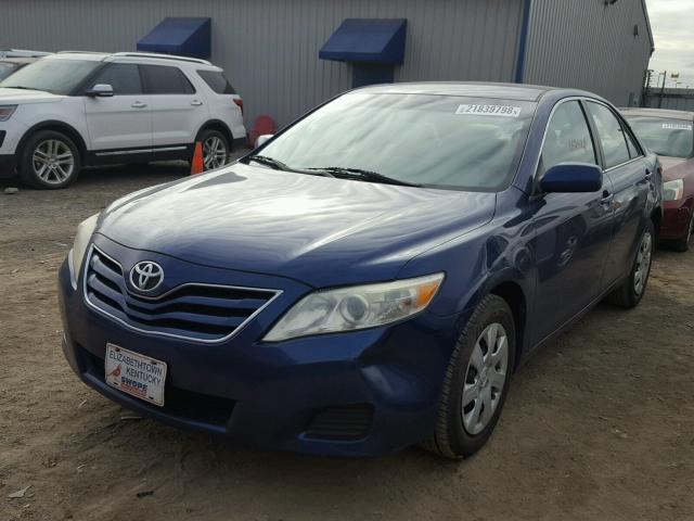 4T1BF3EKXAU560505 - 2010 TOYOTA CAMRY BASE BLUE photo 2