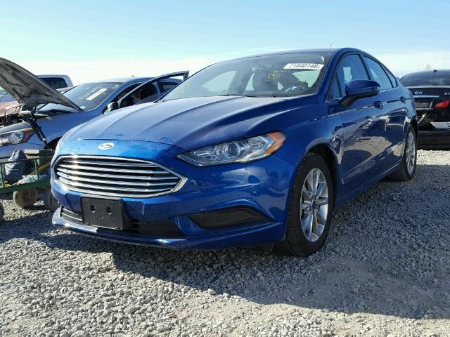 3FA6P0HD4HR274235 - 2017 FORD FUSION SE BLUE photo 2