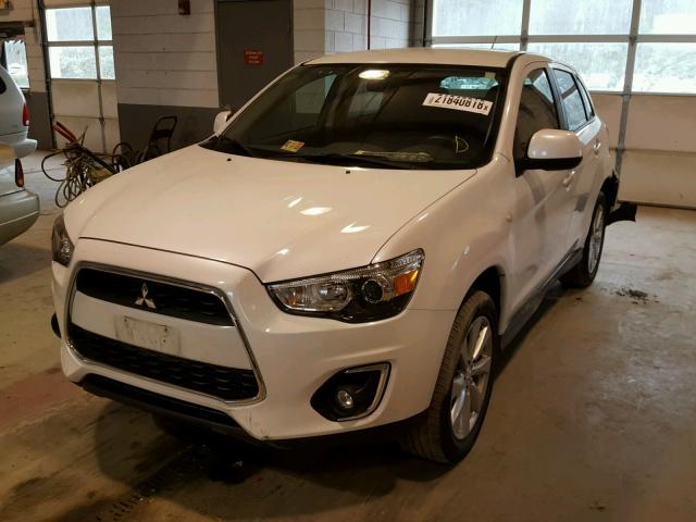 4A4AP3AU8FE055755 - 2015 MITSUBISHI OUTLANDER WHITE photo 2