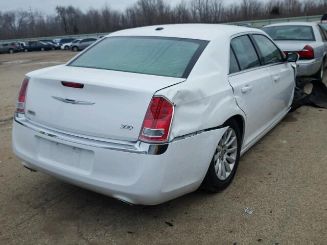 2C3CCAAG5EH175762 - 2014 CHRYSLER 300 WHITE photo 4