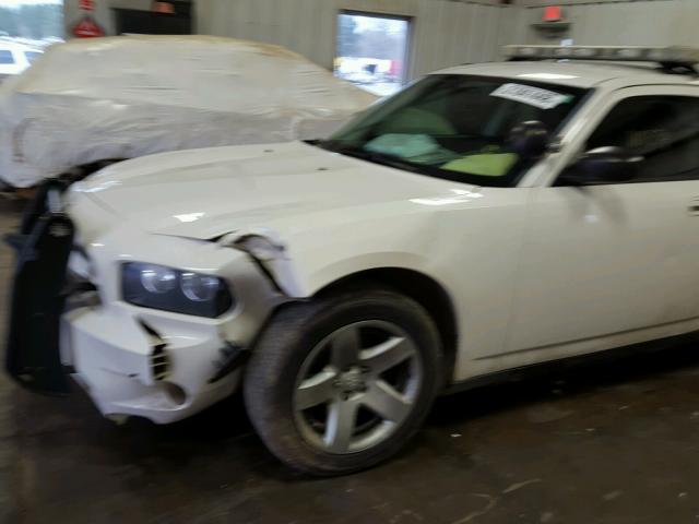 2B3AA4CT4AH193847 - 2010 DODGE CHARGER WHITE photo 9