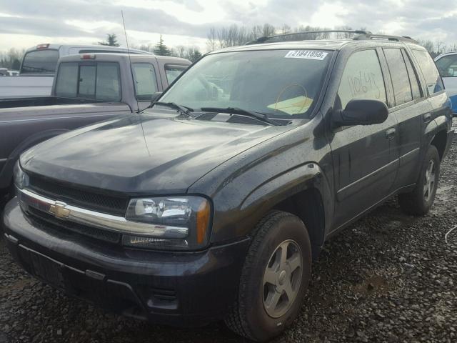 1GNDS13S252191065 - 2005 CHEVROLET TRAILBLAZE BLACK photo 2