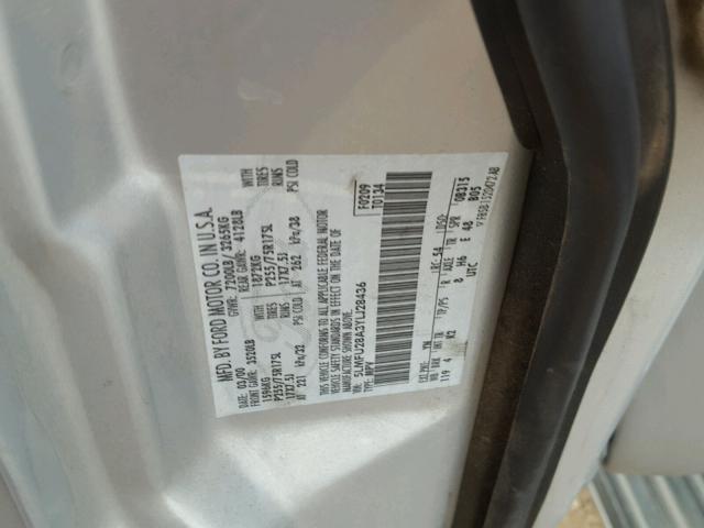 5LMFU28A3YLJ28436 - 2000 LINCOLN NAVIGATOR ვერცხლისფერი ფოტო 10