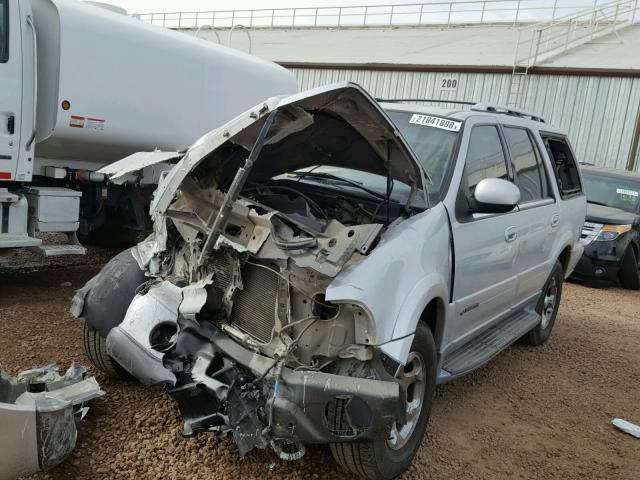 5LMFU28A3YLJ28436 - 2000 LINCOLN NAVIGATOR ვერცხლისფერი ფოტო 2