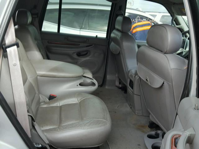 5LMFU28A3YLJ28436 - 2000 LINCOLN NAVIGATOR ვერცხლისფერი ფოტო 6