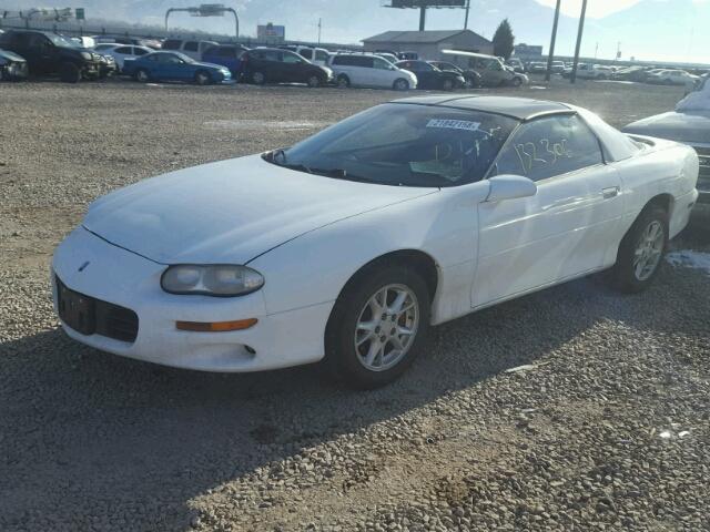 2G1FP22K222165266 - 2002 CHEVROLET CAMARO WHITE photo 2