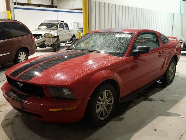 1ZVHT80N165117521 - 2006 FORD MUSTANG RED photo 2