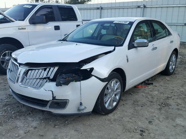 3LNHL2GC1AR650636 - 2010 LINCOLN MKZ WHITE photo 2