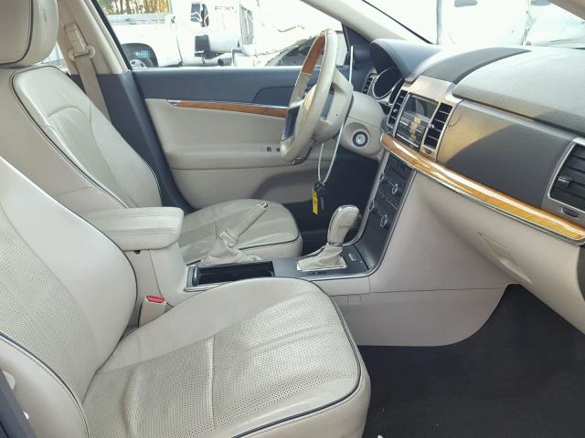 3LNHL2GC1AR650636 - 2010 LINCOLN MKZ თეთრი ფოტო 5