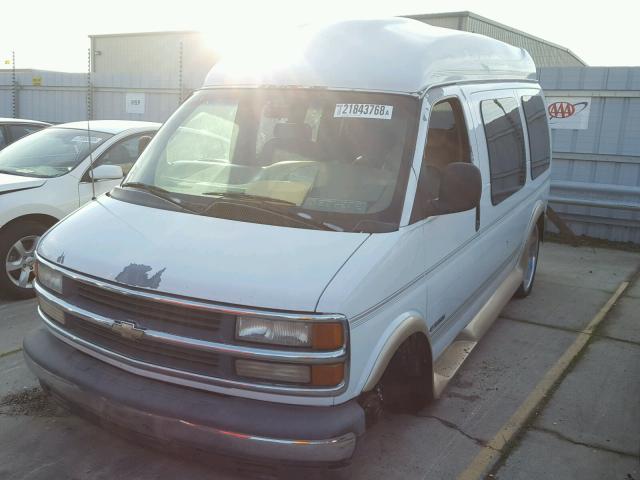 1GBFG15R7Y1110931 - 2000 CHEVROLET EXPRESS G1 WHITE photo 2