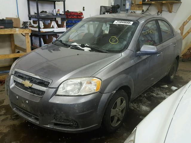 KL1TD5DE0AB047143 - 2010 CHEVROLET AVEO LS GRAY photo 2