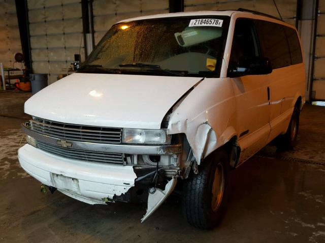 1GNDM19W31B156176 - 2001 CHEVROLET ASTRO WHITE photo 2