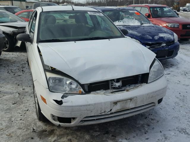 1FAFP34N47W279530 - 2007 FORD FOCUS ZX4 WHITE photo 1