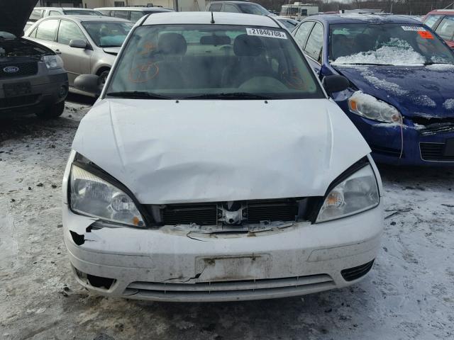 1FAFP34N47W279530 - 2007 FORD FOCUS ZX4 WHITE photo 9