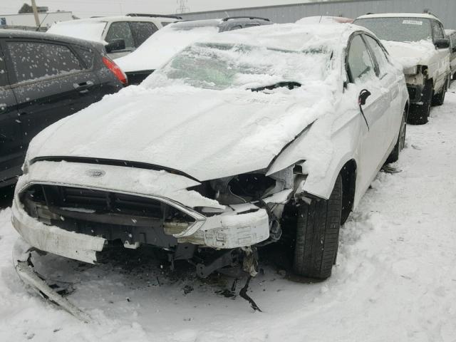 3FA6P0H75HR147004 - 2017 FORD FUSION SE WHITE photo 2