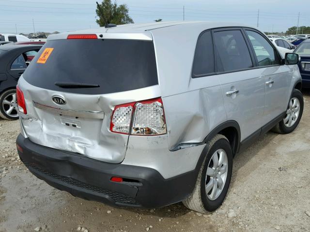 5XYKT3A19CG290939 - 2012 KIA SORENTO BA SILVER photo 4