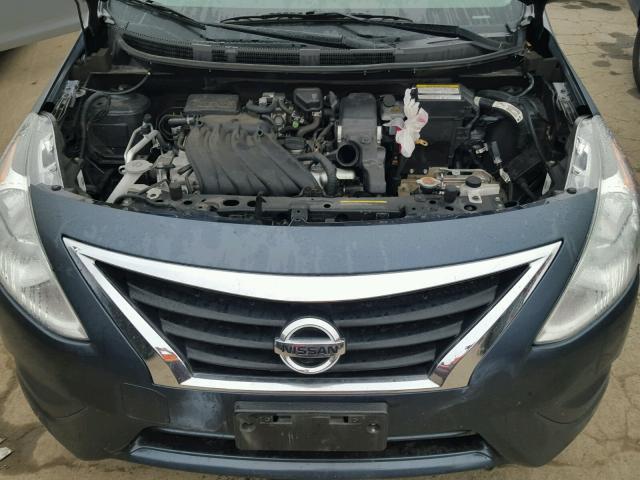 3N1CN7AP2HL812260 - 2017 NISSAN VERSA S BLUE photo 7