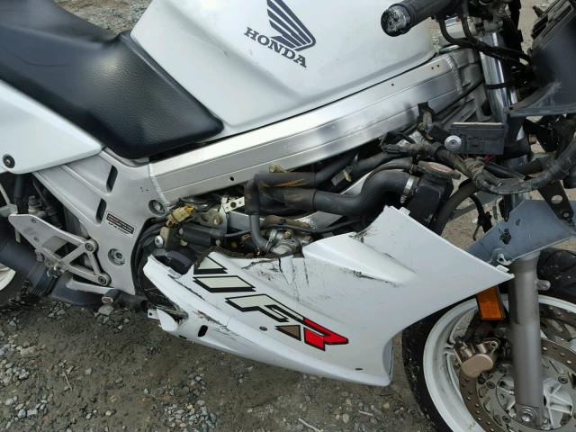 JH2RC3603PM300262 - 1993 HONDA VFR750 F WHITE photo 7