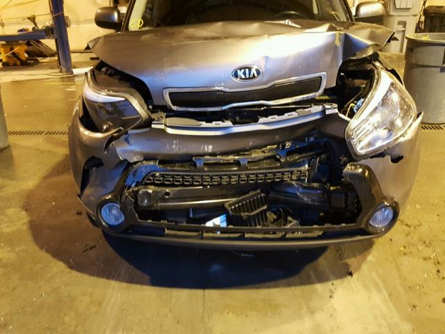 KNDJP3A54G7387620 - 2016 KIA SOUL + GRAY photo 9