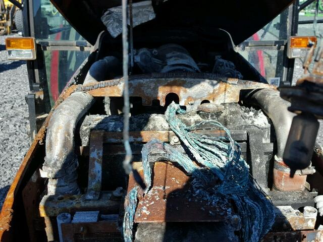 55GCJ00187 - 2015 MAHINDRA AND MAHINDRA TRACTOR RED photo 7