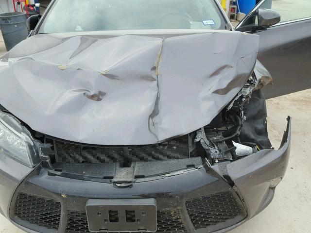 4T1BF1FKXHU669138 - 2017 TOYOTA CAMRY LE GRAY photo 7