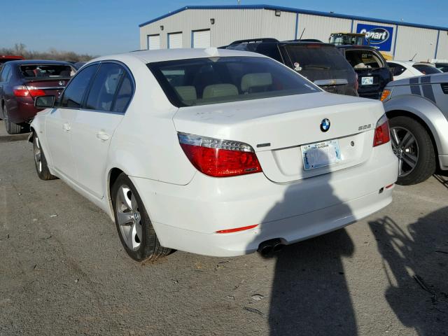 WBANU53528CT00161 - 2008 BMW 528 I WHITE photo 3