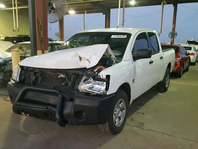 1N6AA07A24N590000 - 2004 NISSAN TITAN XE WHITE photo 2