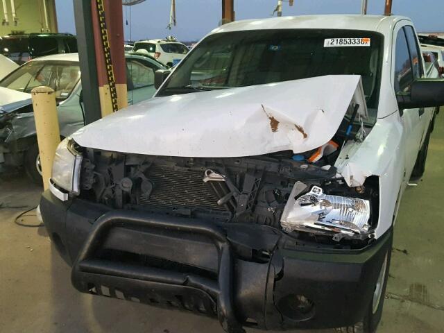 1N6AA07A24N590000 - 2004 NISSAN TITAN XE WHITE photo 9