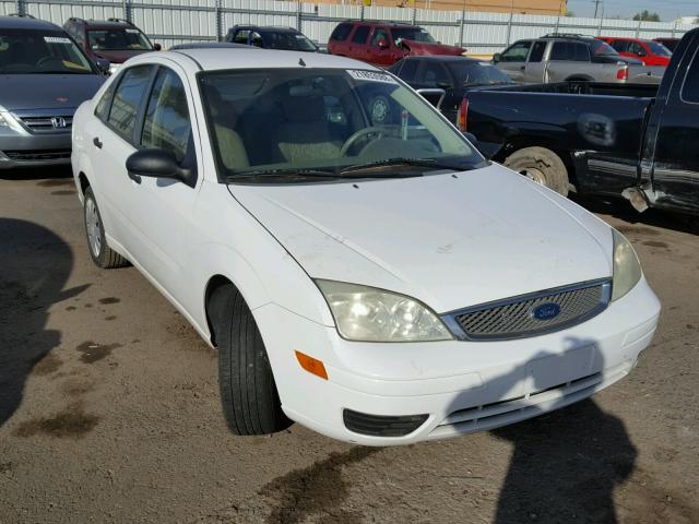 1FAFP34N95W122444 - 2005 FORD FOCUS ZX4 WHITE photo 1